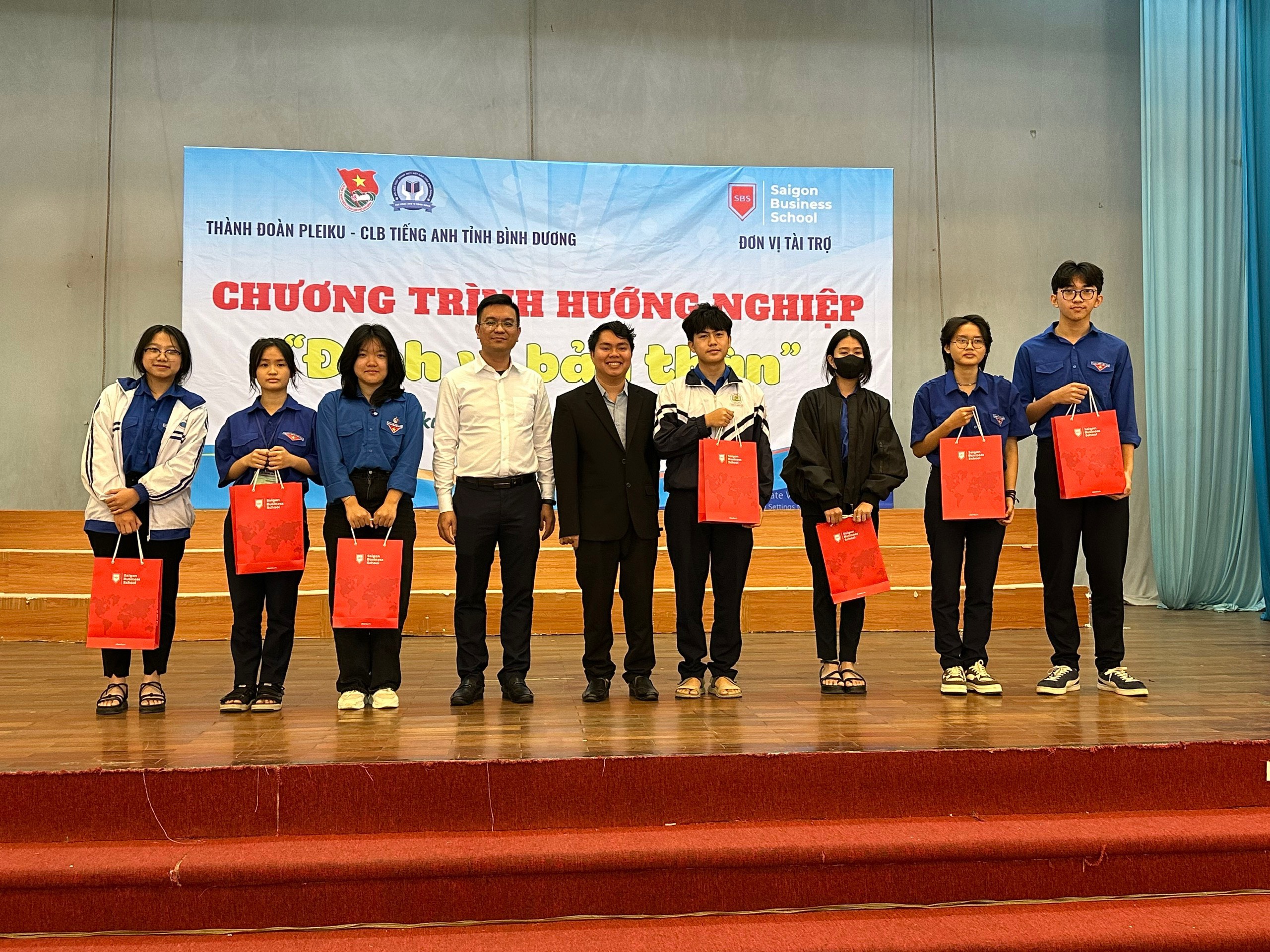 Saigon Business School Đồng Hành Cùng Chương Trình Hướng Nghiệp “Định Vị Bản Thân” Tại Pleiku