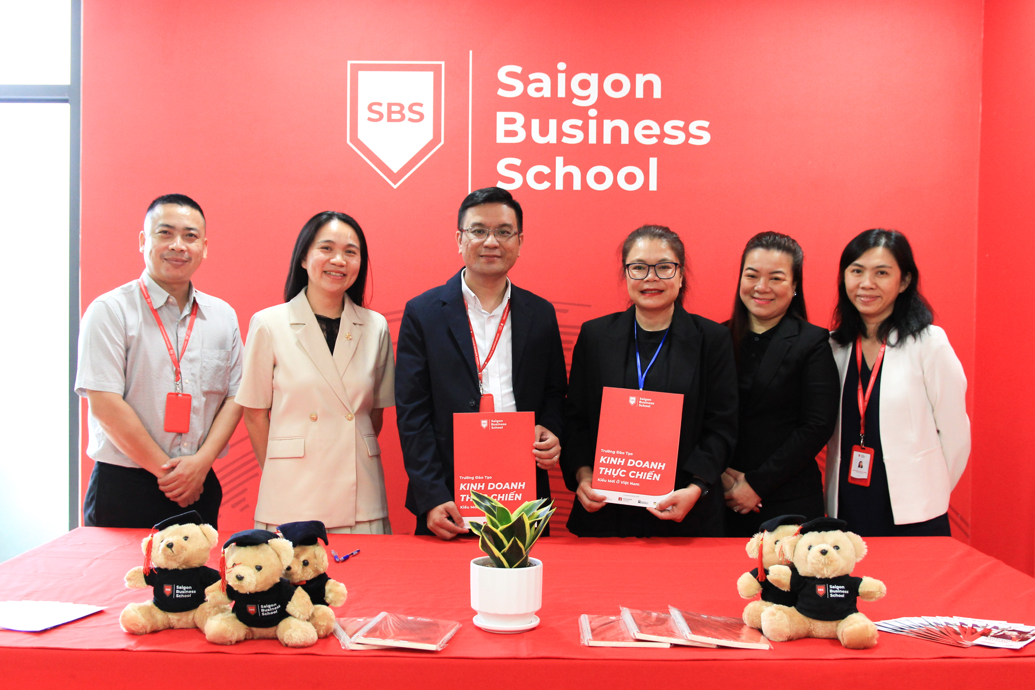 University of Otago, New Zealand, signs a strategic partnership with Saigon Business School (SBS) to enhance the Business Administration transfer program