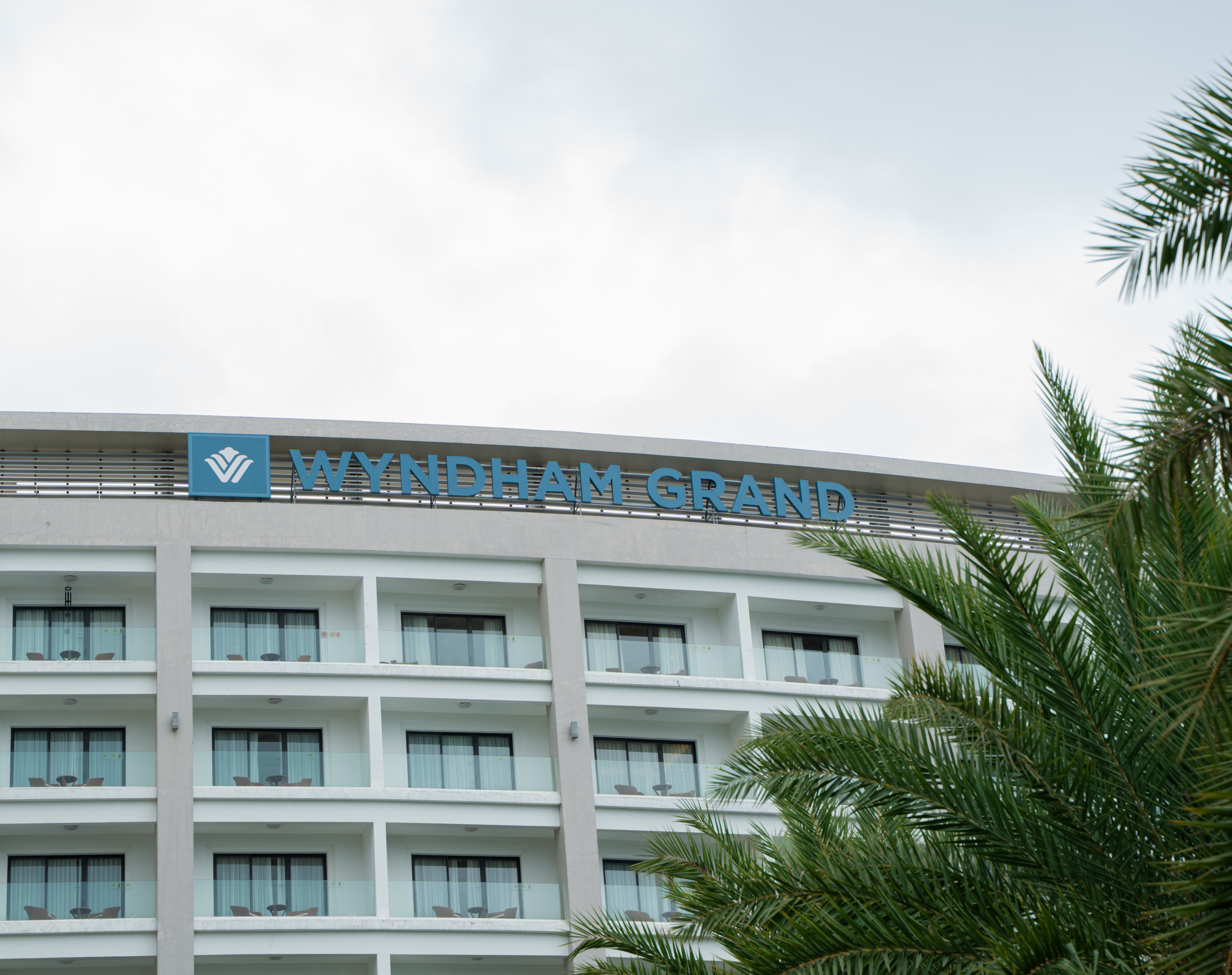 Saigon Business School Ký Kết Hợp Tác Chiến Lược Với Wyndham Grand Phu Quoc