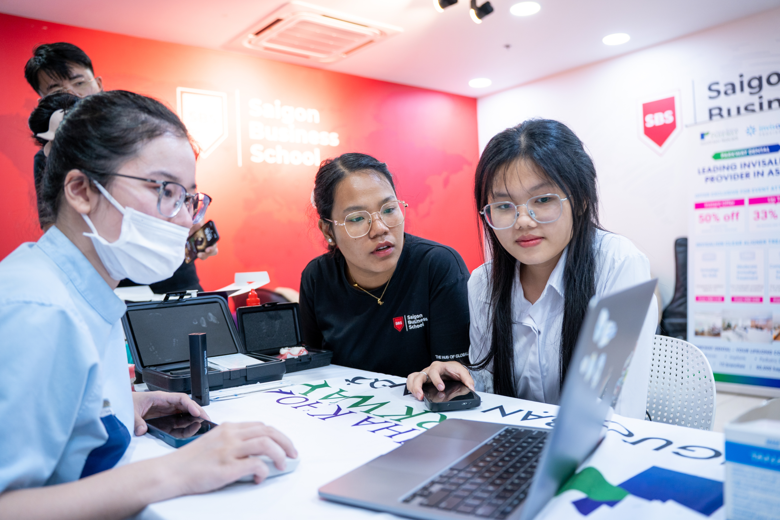 Free 5D iTero Dental Check-up Program for SBS Students In Collaboration with Parkway Dental – Vietnam’s Leading Dental Chain