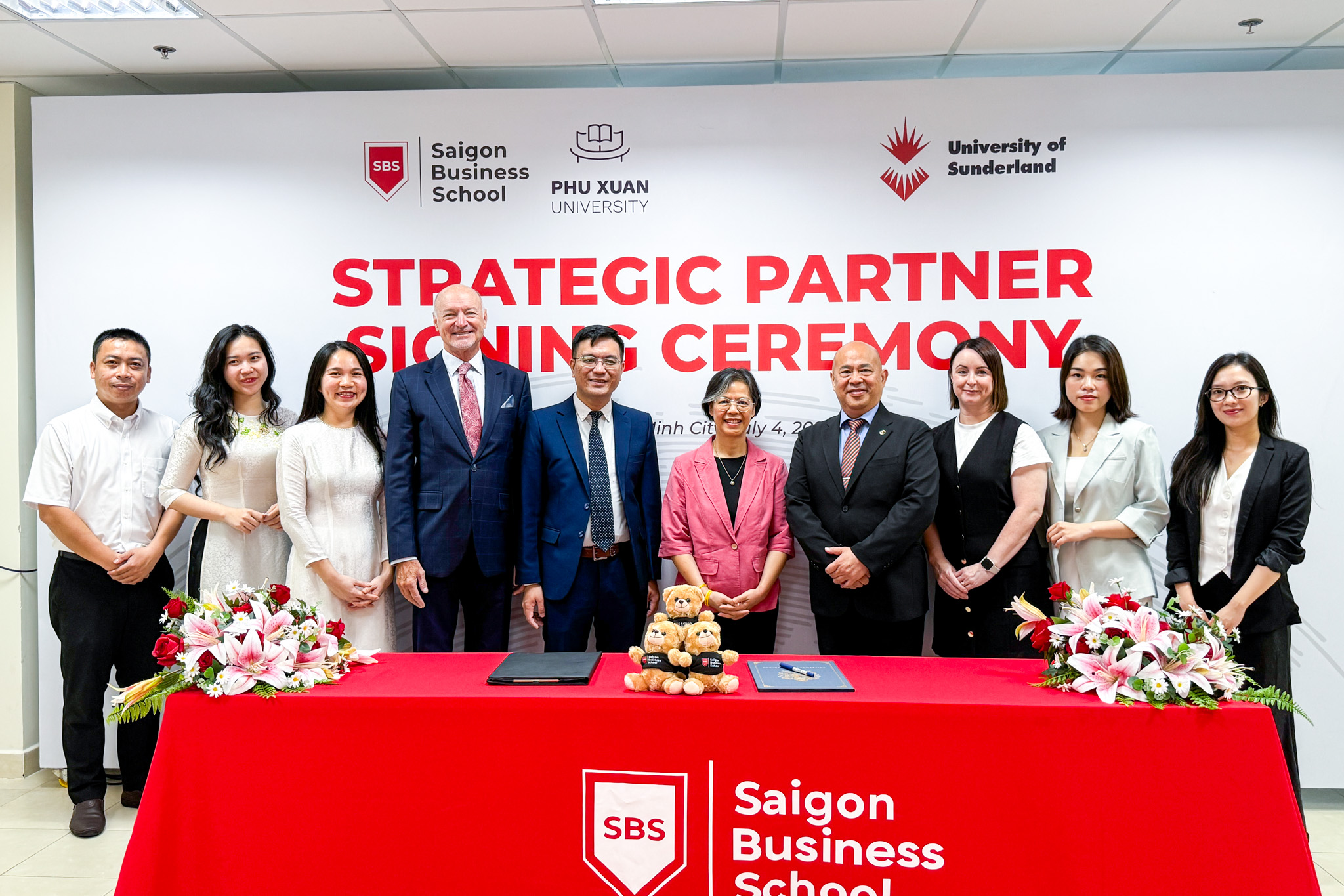 Strategic Partnership Signing Ceremony between Saigon Business School and the University of Sunderland (United Kingdom)